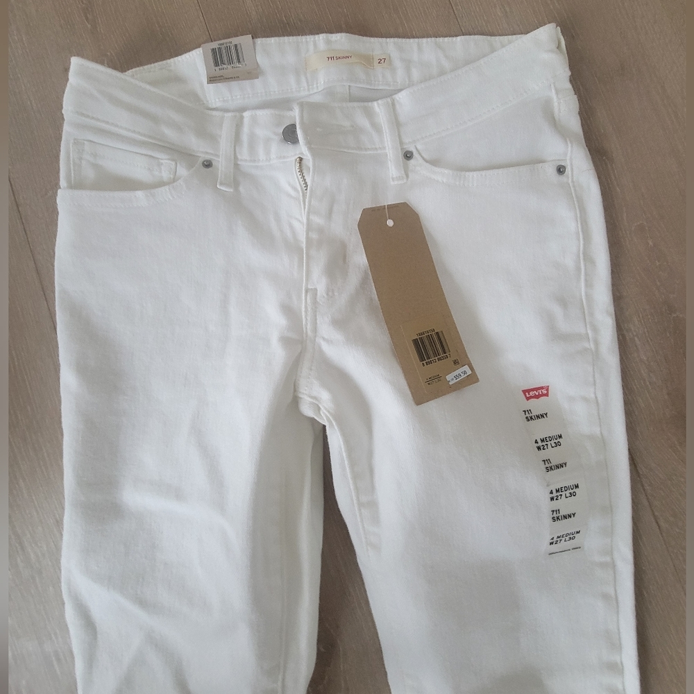 711 White Levi Jeans